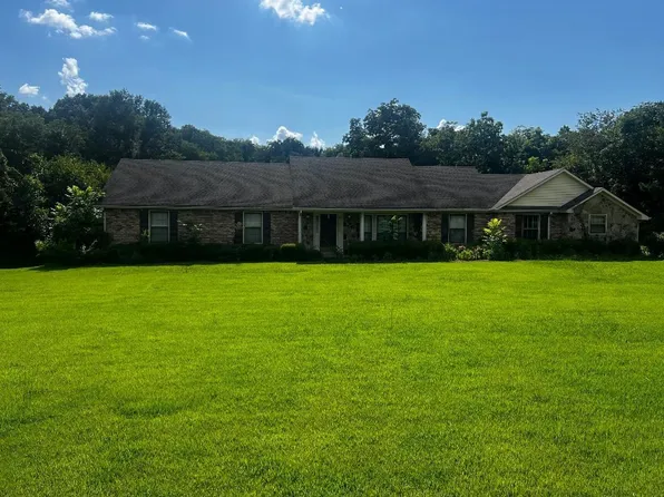 302 Elledge Ln, Muscle Shoals, AL 35661