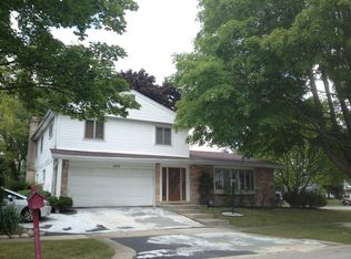 1818 E Bittersweet Ln, Mount Prospect, IL 60056