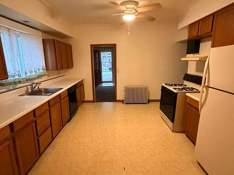 319 White St — Photo 3