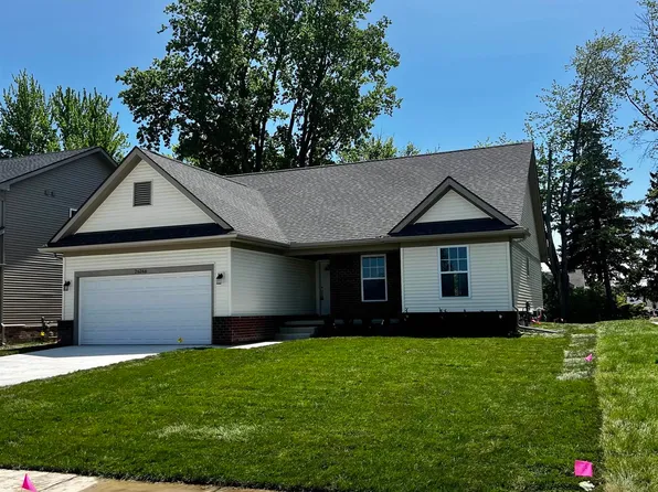 26266 Pine Gate Dr, Chesterfield, MI 48051