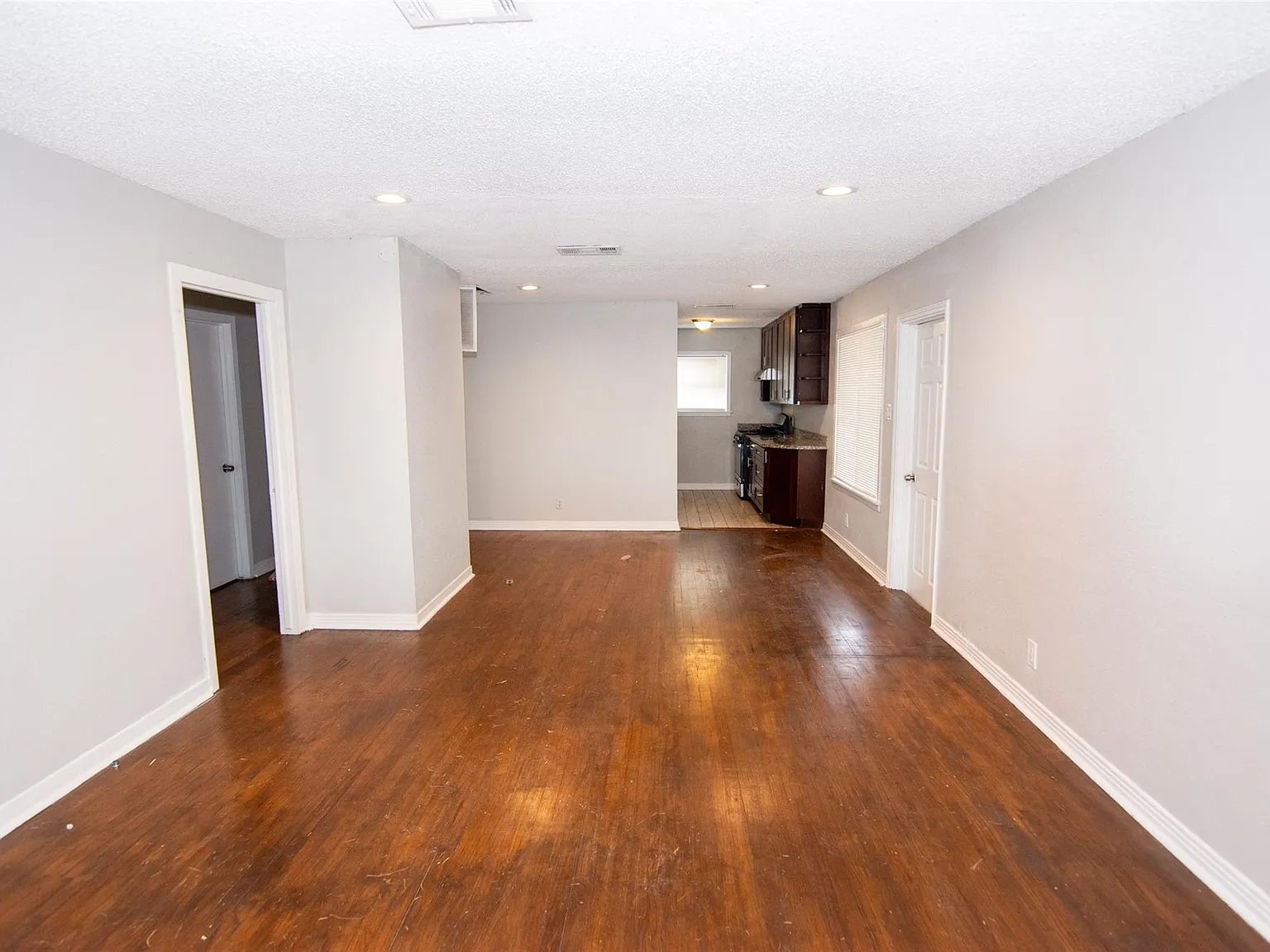 4 bed, 1.5 bath, 1254 sqft, $1,695 — Photo 2