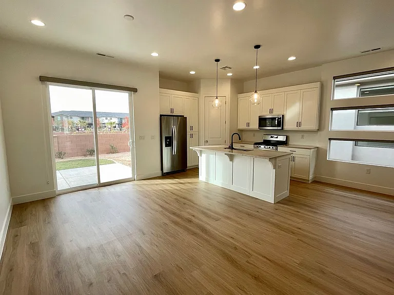 2818 E Church Oak Dr — Photo 5