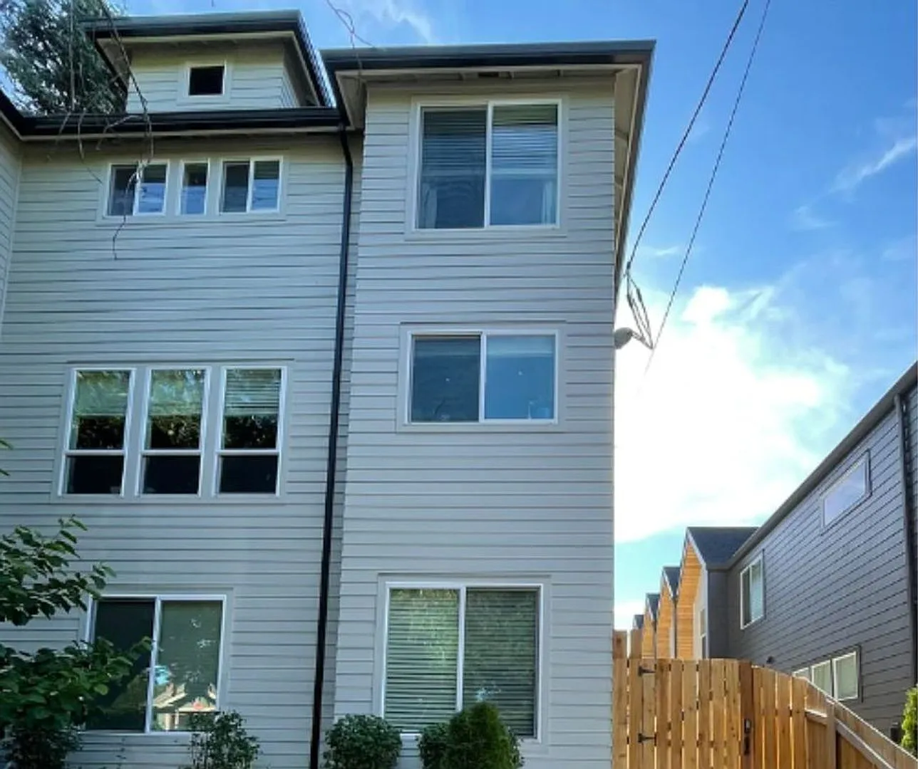 4384 N Gantenbein Ave — Photo 1