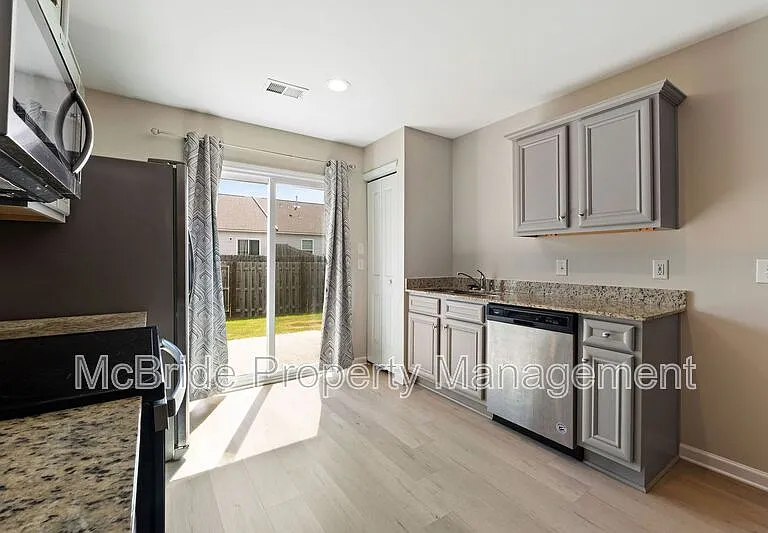 957 Madrid Ct — Photo 7