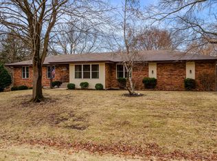 1570 Featherstone Rd, Rockford, IL 61107