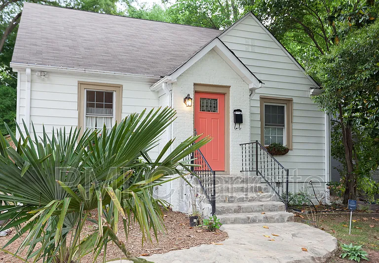 1829 Merriman Ave — Photo 2