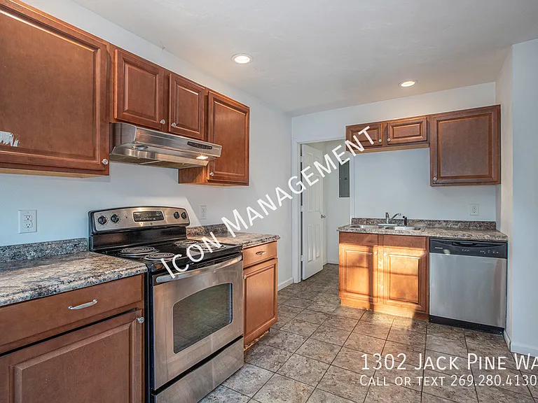 1302 Jack Pine Way — Photo 15