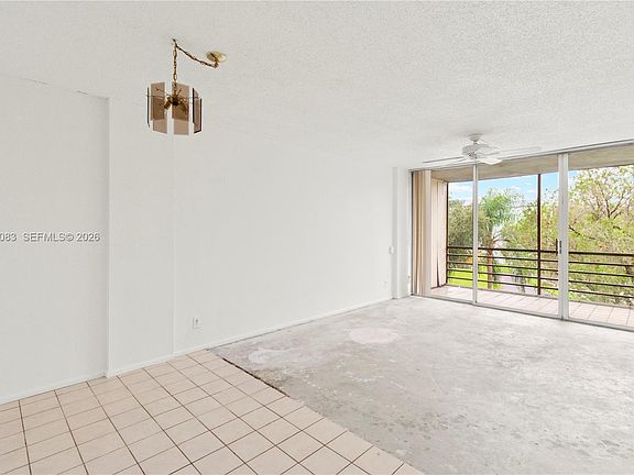 2nd image of 117 Royal Park Dr APT 3H