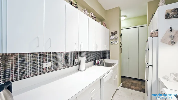 Sold by Moda Realty | media 7