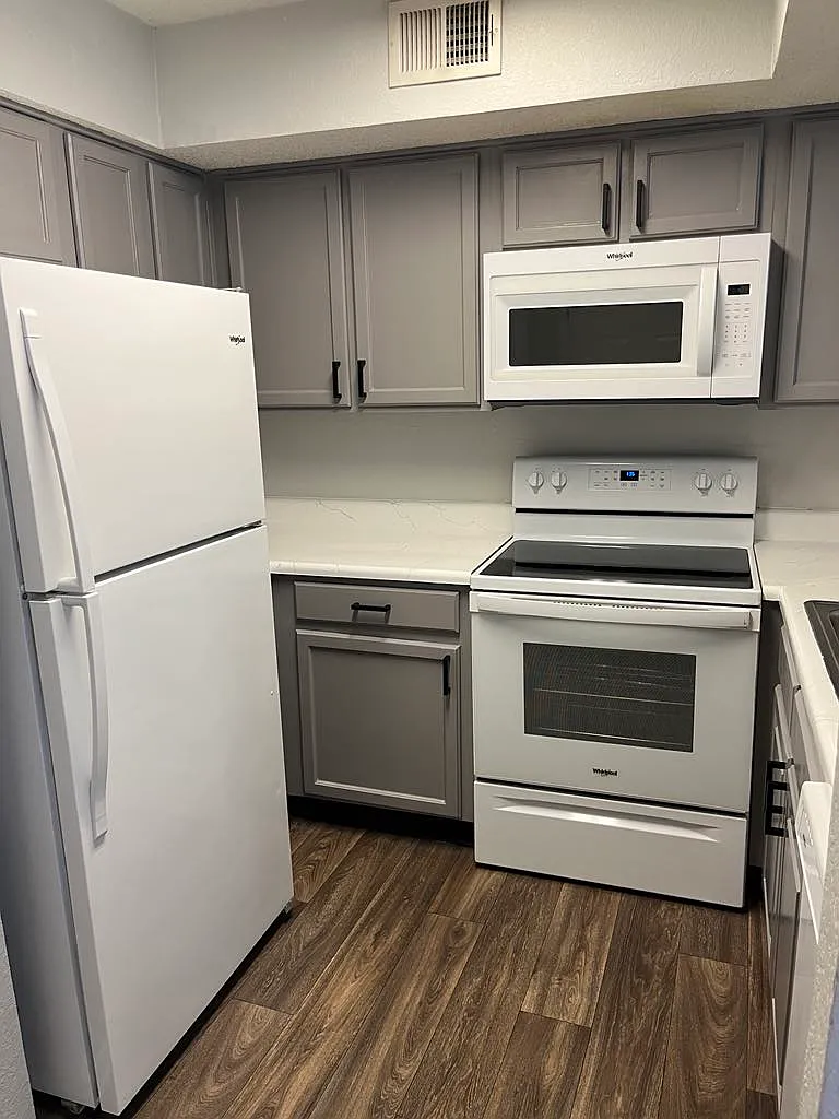 2305 Basil Dr — Photo 2