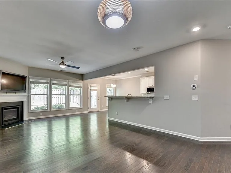 7245 Heritage Oak Ct — Photo 8