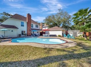 714 Crestwood Dr, Seabrook, TX 77586