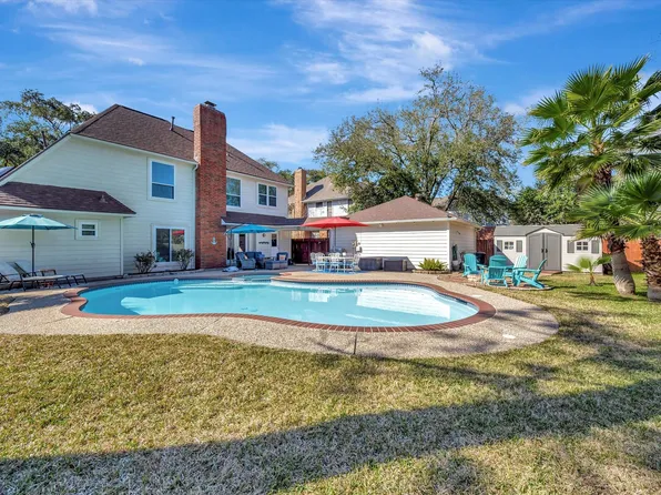 714 Crestwood Dr, Seabrook, TX 77586