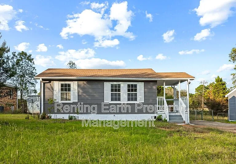 2423 Circle Dr — Photo 2