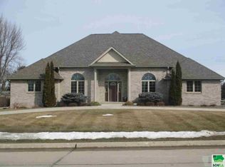 160 19th St SE, Sioux Center, IA 51250