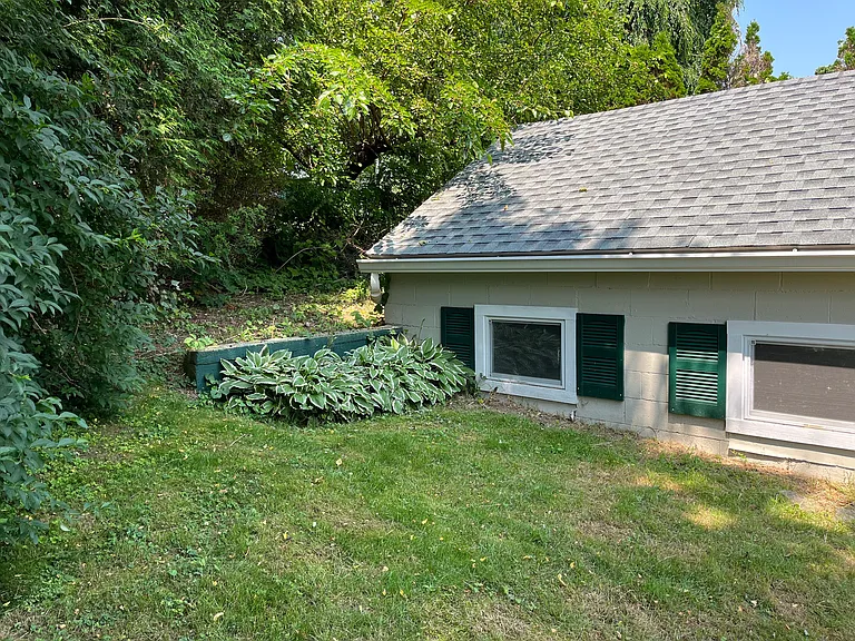 48 Spring Ln — Photo 7