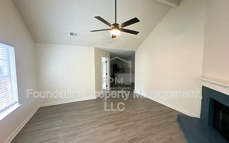 3 bed, 2.0 bath, 1192 sqft, $1,650 — Photo 4