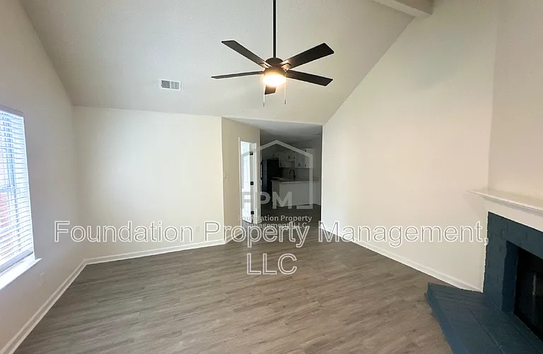 1818 Winship Dr — Photo 4