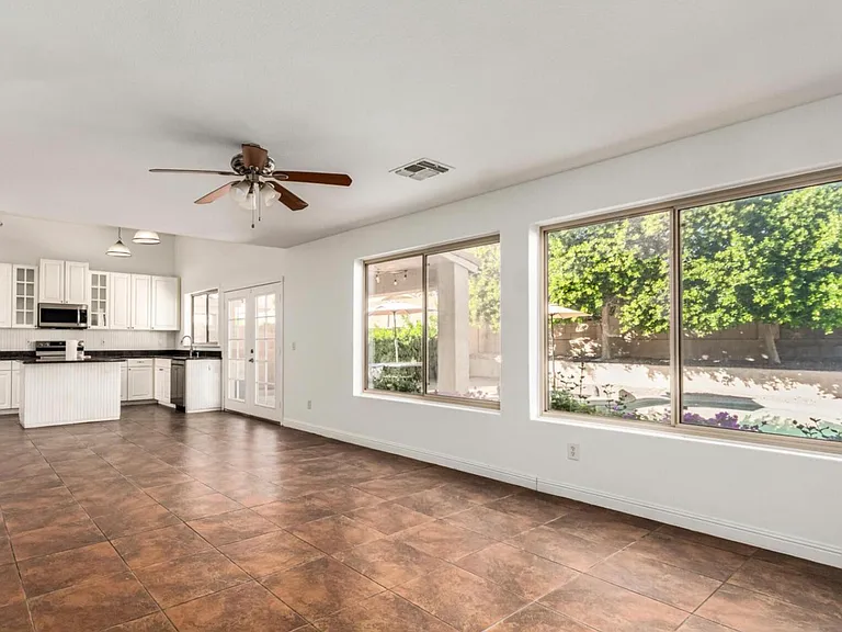 1710 W Hiddenview Dr — Photo 14