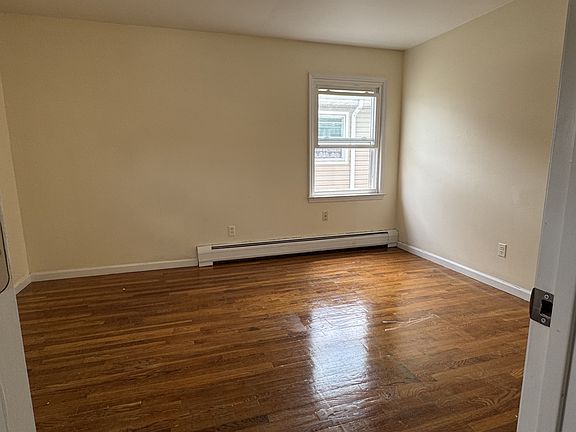 3rd image of 46 Schuyler Ave Floor 2