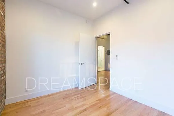 Rented by Dream Space Realty | media 39