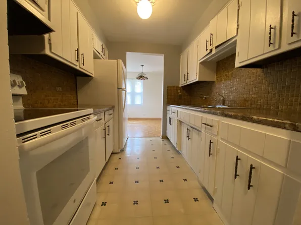 7035 W Irving Park Rd APT 2S, Chicago, IL 60634