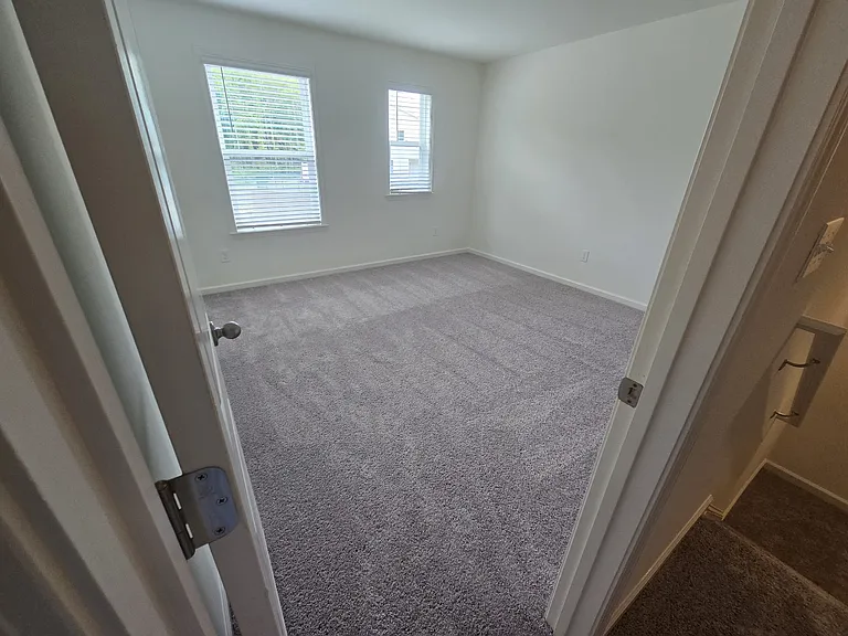 1 bedroom with carpeted floor (2nd floor)