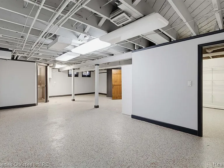 1688 Northlawn Blvd — Photo 45