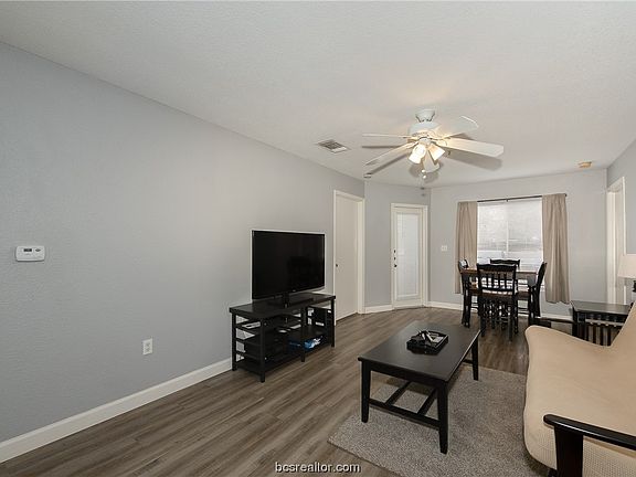 5th image of 523 Parkway #102