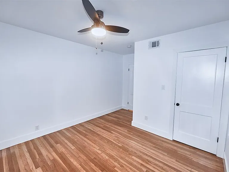 3300 Tom Green St #3 — Photo 16