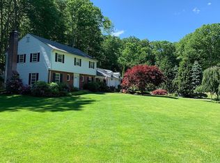 70 Chestnut Hill Ln, Stamford, CT 06903