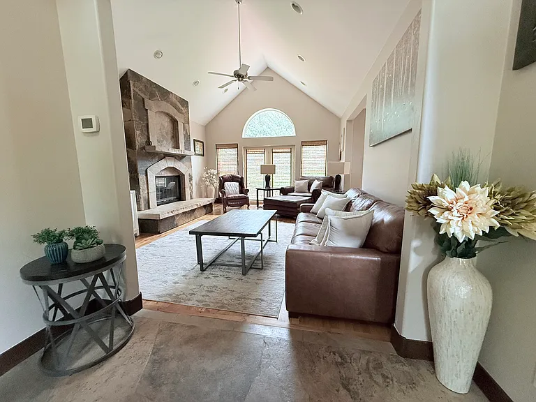 271 Black Bear Dr — Photo 3