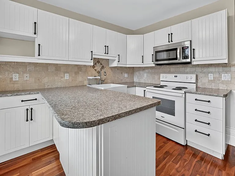 19 Desjardins Ave #1 — Photo 3