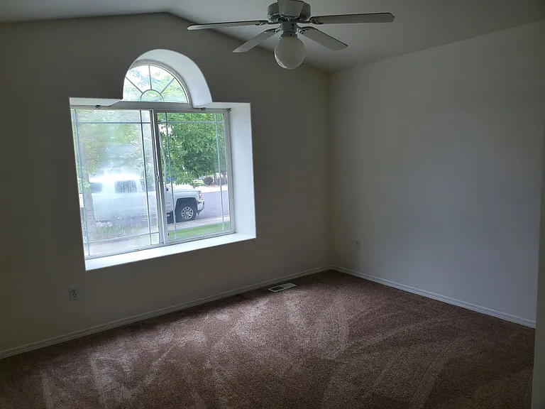 562 NE Negus Loop — Photo 16