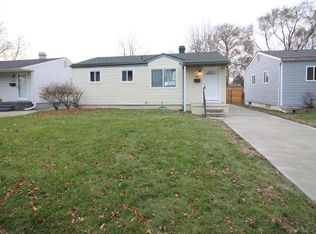 7664 Dudley St, Taylor, MI 48180