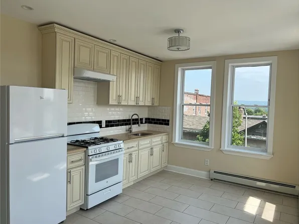 674 Bleecker St, Utica, NY 13501