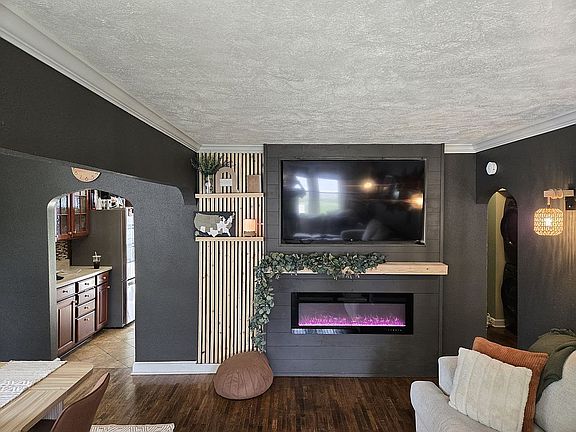 4th image of 304 W Parkhurst St