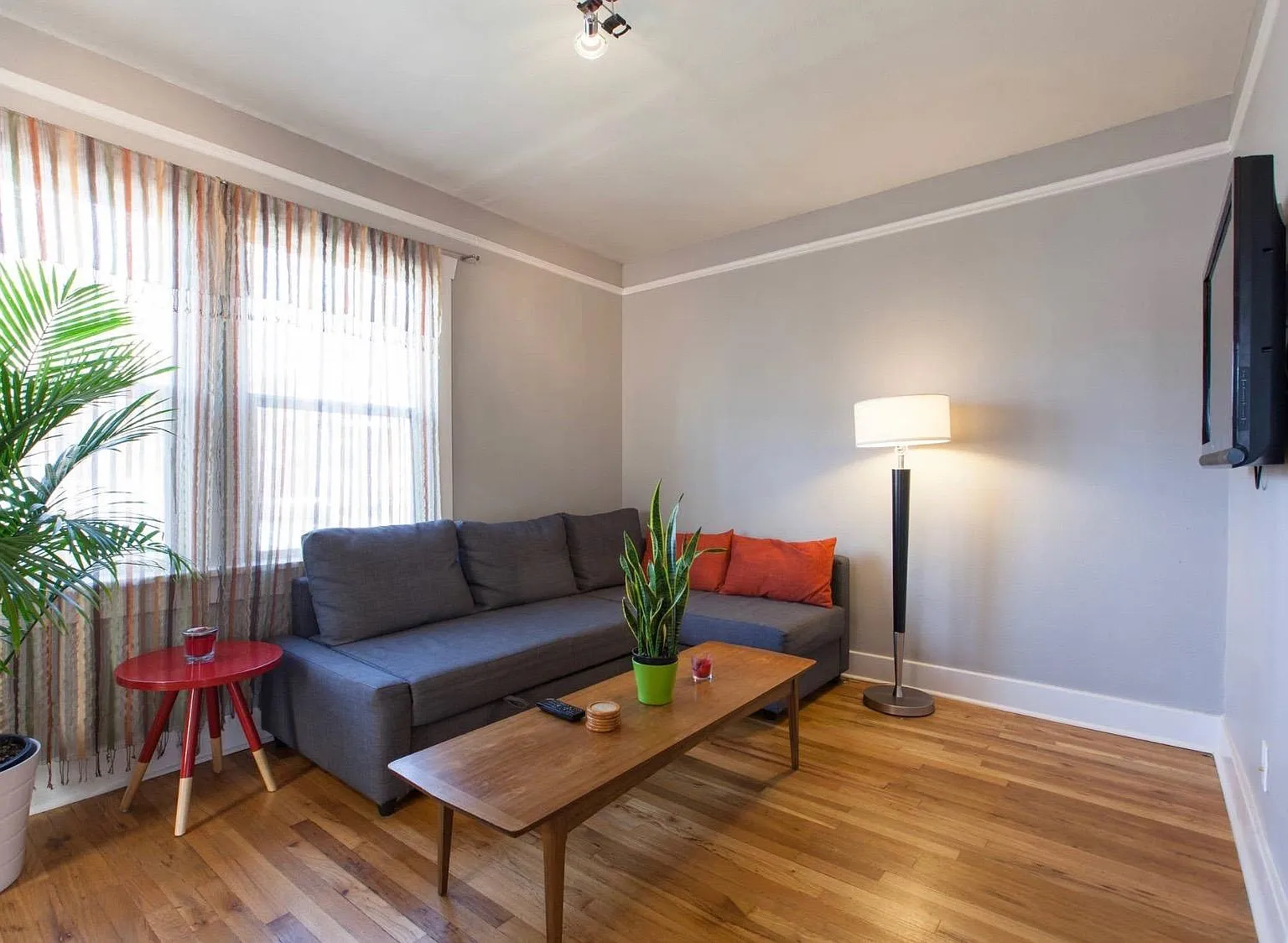 2626 W Argyle Place — Photo 3