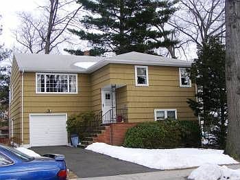 1st image of 8 Lloyd Pl