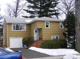 8 Lloyd Pl, Belleville, NJ 07109