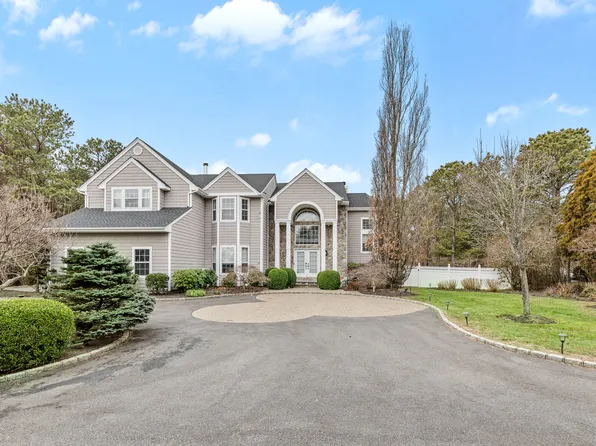 https://photos.zillowstatic.com/fp/77e485603351f1889172e9bd0ca178fa-p_e.webp