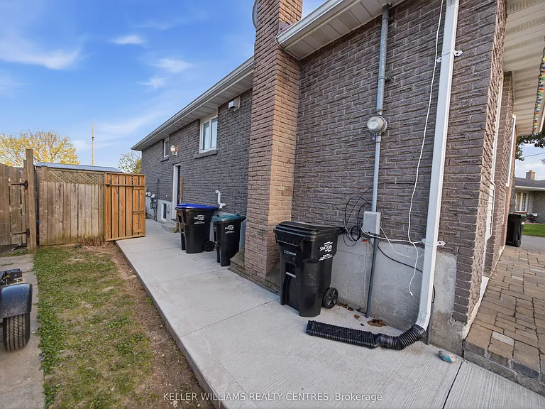 25 Townsend Ave #B — Photo 32