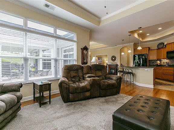 5th image of 405 Ashley Woods Dr