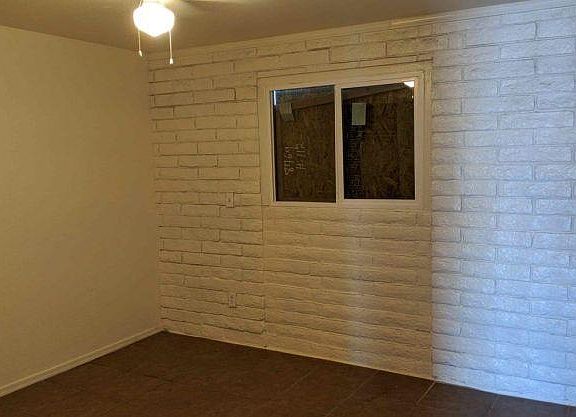 3rd image of 2333 W Glenrosa Ave Suite 124