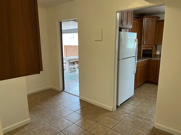 701 Center Ave — Photo 33