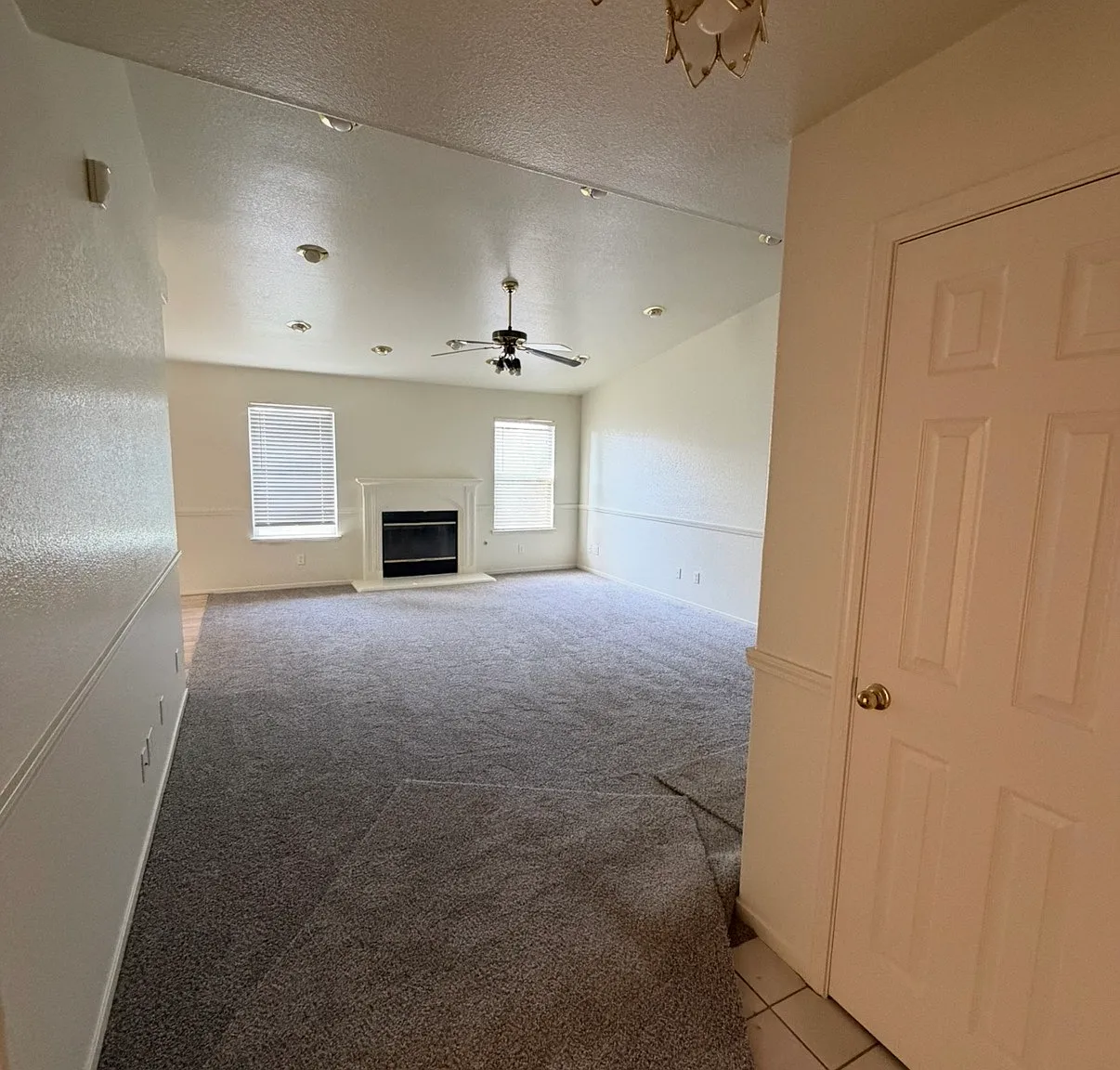 2273 N Babigian Ave — Photo 4
