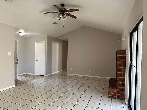 5th image of 409 Suzie St