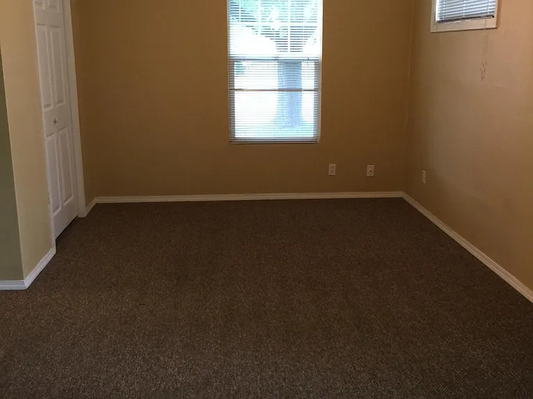 1729 N Lidgerwood St — Photo 5