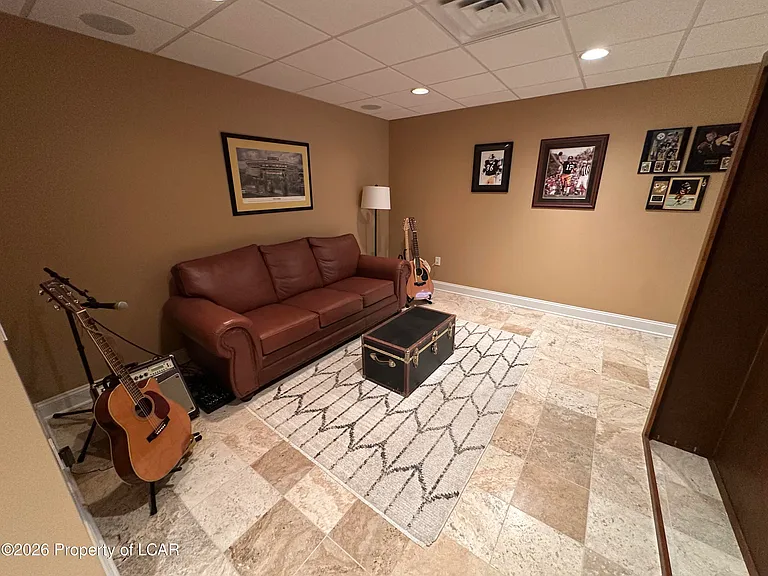 228 Windsor Way — Photo 32