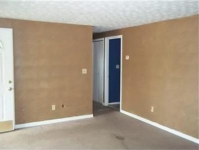 3rd image of 5860 Hinckley Ct